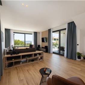 5 bedroom villa with pool near Split, sleeps 9